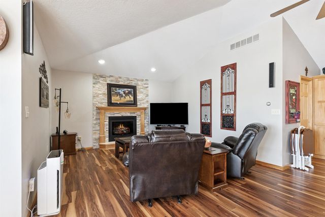 8383 W Ridgeway Avenue, Cedar Falls, IA 50613