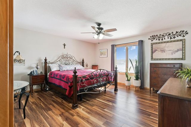 8383 W Ridgeway Avenue, Cedar Falls, IA 50613