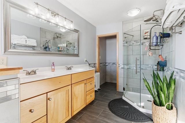 8383 W Ridgeway Avenue, Cedar Falls, IA 50613