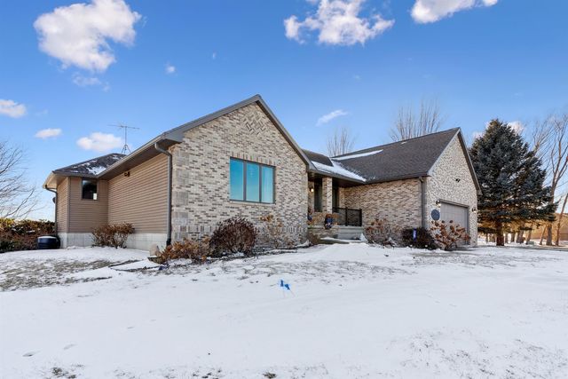 8383 W Ridgeway Avenue, Cedar Falls, IA 50613