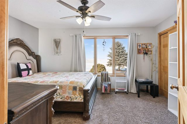 8383 W Ridgeway Avenue, Cedar Falls, IA 50613