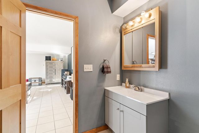 8383 W Ridgeway Avenue, Cedar Falls, IA 50613