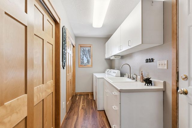 8383 W Ridgeway Avenue, Cedar Falls, IA 50613