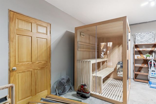 8383 W Ridgeway Avenue, Cedar Falls, IA 50613