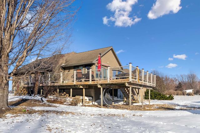 8383 W Ridgeway Avenue, Cedar Falls, IA 50613