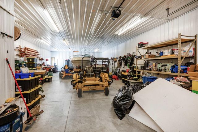 8383 W Ridgeway Avenue, Cedar Falls, IA 50613