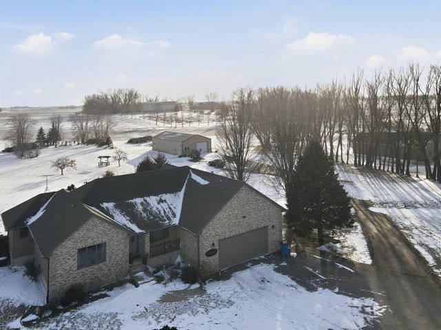 8383 W Ridgeway Avenue, Cedar Falls, IA 50613