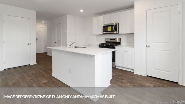 324 COTTONMOUTH LANE, Seguin, TX 78155