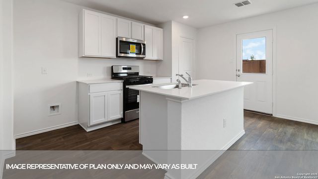 324 COTTONMOUTH LANE, Seguin, TX 78155