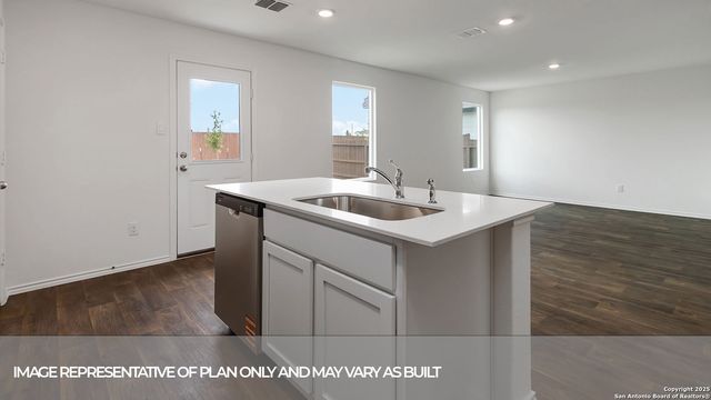 324 COTTONMOUTH LANE, Seguin, TX 78155