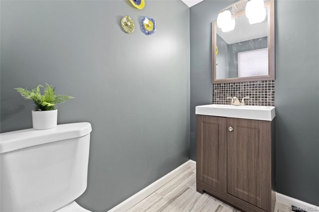 116 Sigsbee Avenue, Albertson, NY 11507