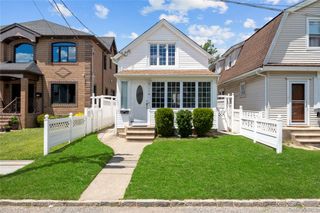 116 Sigsbee Avenue, Albertson, NY 11507