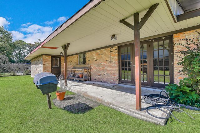 103 Echo Avenue, Friendswood, TX 77546