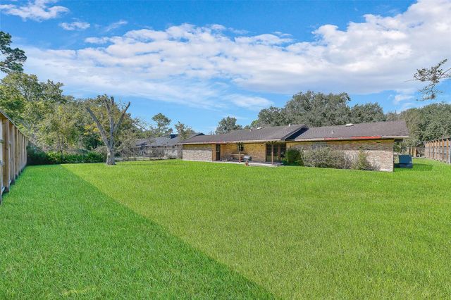 103 Echo Avenue, Friendswood, TX 77546