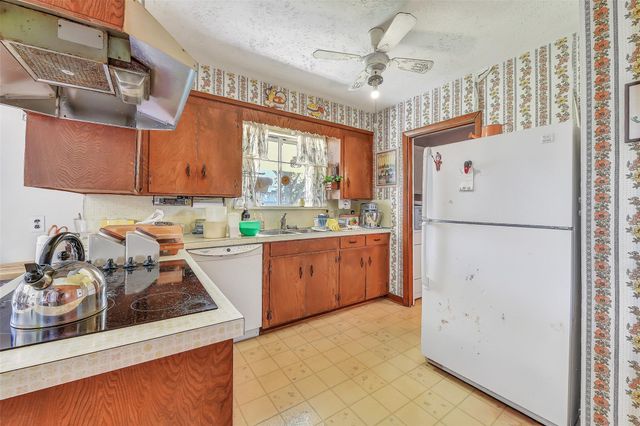 103 Echo Avenue, Friendswood, TX 77546