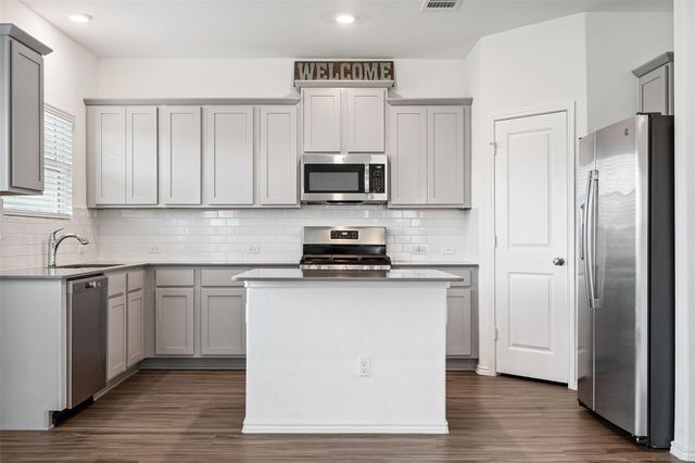 105 Canley LOOP, Hutto, TX 78634