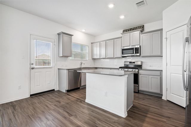 105 Canley LOOP, Hutto, TX 78634