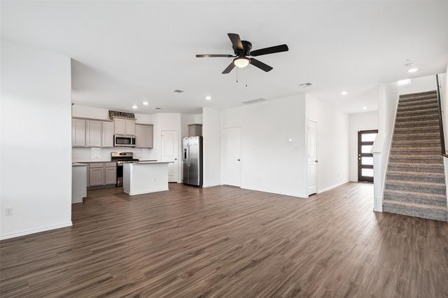105 Canley LOOP, Hutto, TX 78634