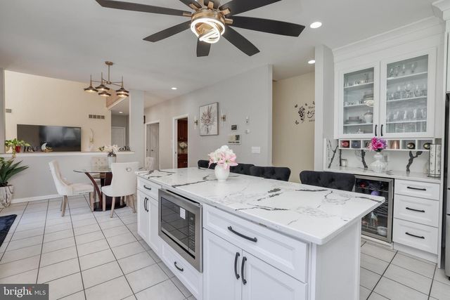 15 SCENIC DR, Ewing, NJ 08628
