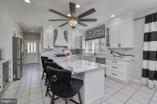 15 SCENIC DR, Ewing, NJ 08628