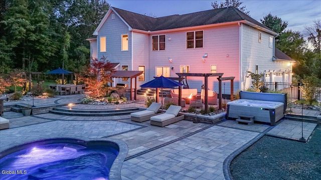 54 Walden Circle, Stillwater, NY 12866