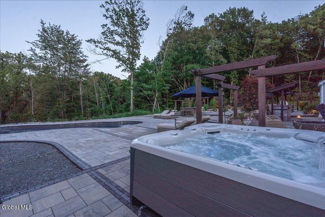 54 Walden Circle, Stillwater, NY 12866