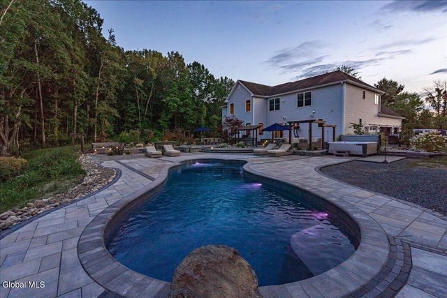 54 Walden Circle, Stillwater, NY 12866