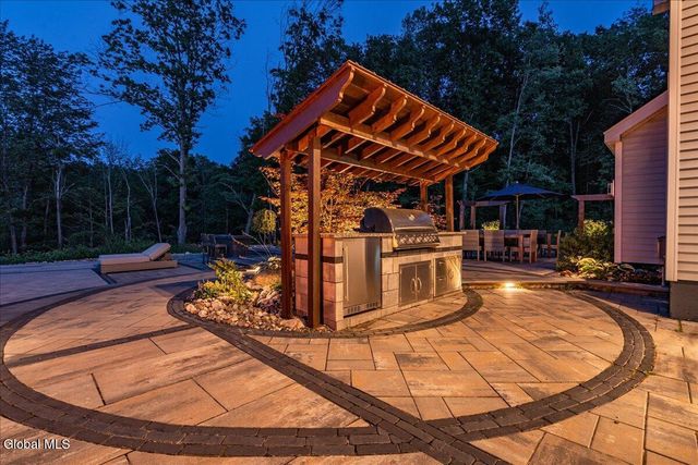 54 Walden Circle, Stillwater, NY 12866