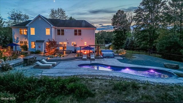 54 Walden Circle, Stillwater, NY 12866