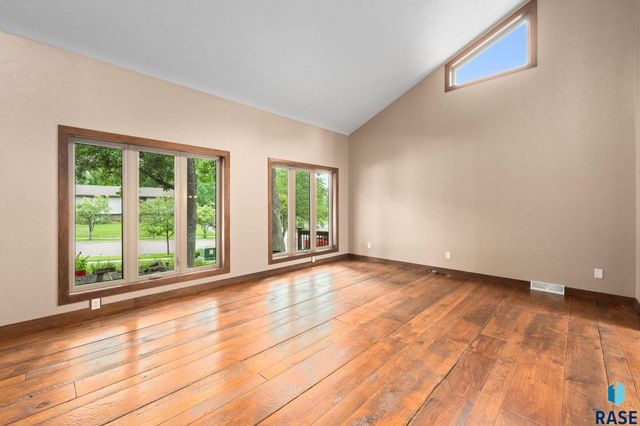 308 E Aspen Dr Drive, Sioux Falls, SD 57105