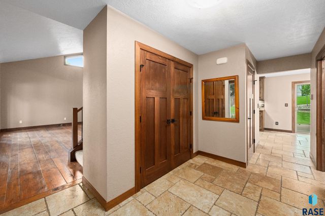 308 E Aspen Dr Drive, Sioux Falls, SD 57105
