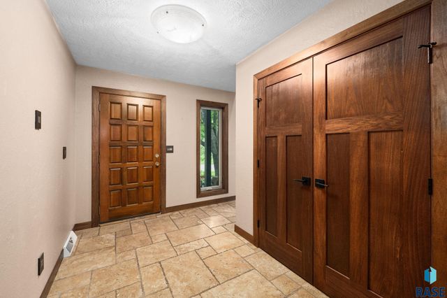 308 E Aspen Dr Drive, Sioux Falls, SD 57105