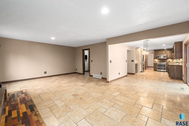 308 E Aspen Dr Drive, Sioux Falls, SD 57105