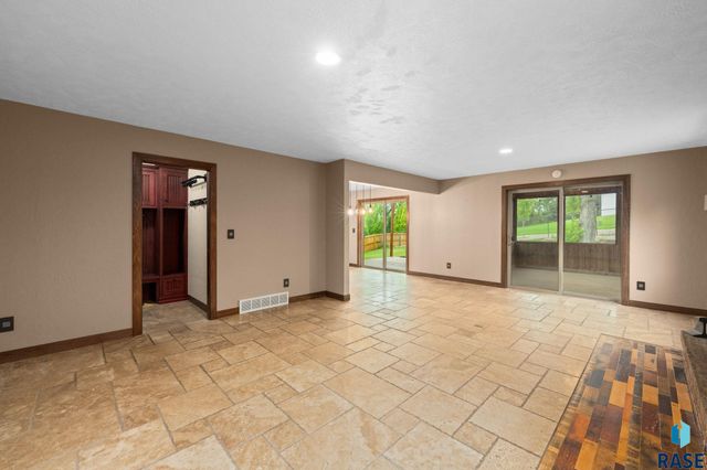 308 E Aspen Dr Drive, Sioux Falls, SD 57105