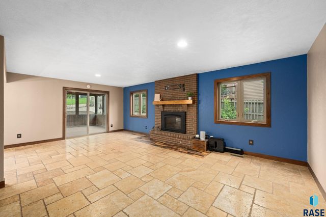 308 E Aspen Dr Drive, Sioux Falls, SD 57105