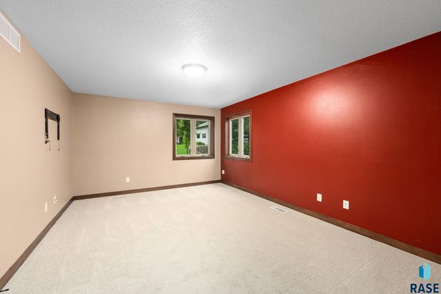 308 E Aspen Dr Drive, Sioux Falls, SD 57105