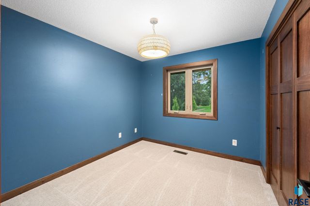 308 E Aspen Dr Drive, Sioux Falls, SD 57105