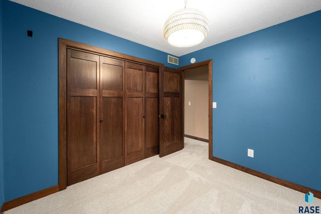 308 E Aspen Dr Drive, Sioux Falls, SD 57105