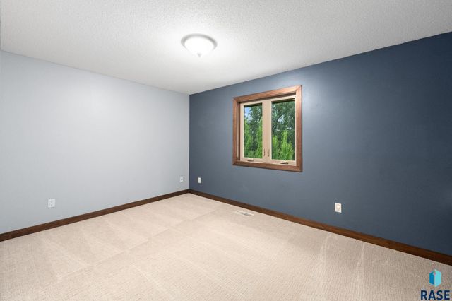 308 E Aspen Dr Drive, Sioux Falls, SD 57105