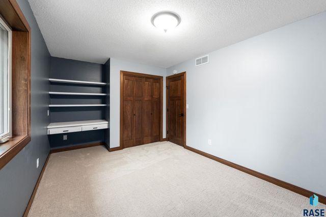 308 E Aspen Dr Drive, Sioux Falls, SD 57105