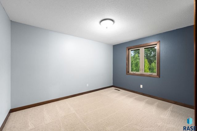 308 E Aspen Dr Drive, Sioux Falls, SD 57105