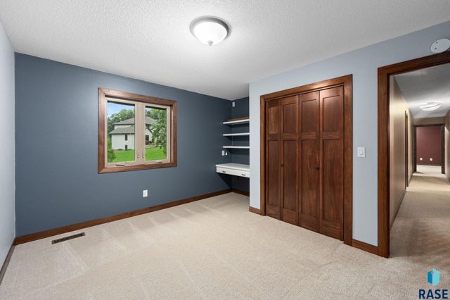 308 E Aspen Dr Drive, Sioux Falls, SD 57105