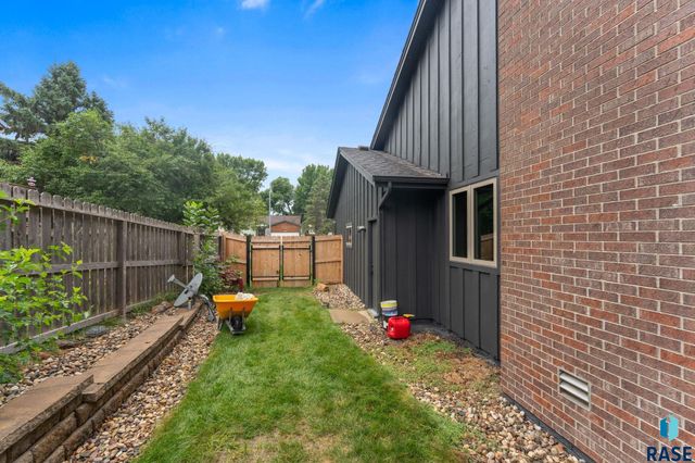308 E Aspen Dr Drive, Sioux Falls, SD 57105