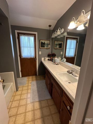 4425 Charter Oaks, Bakersfield, CA 93309