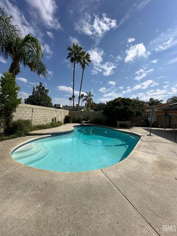 4425 Charter Oaks, Bakersfield, CA 93309