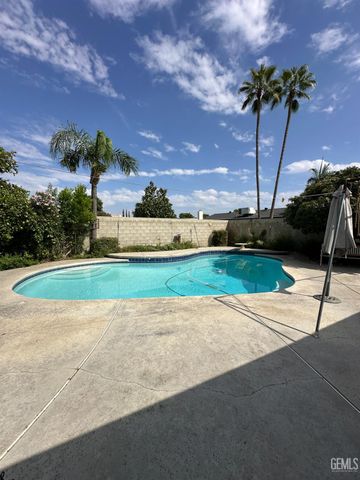 4425 Charter Oaks, Bakersfield, CA 93309