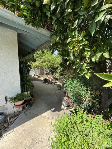 4425 Charter Oaks, Bakersfield, CA 93309