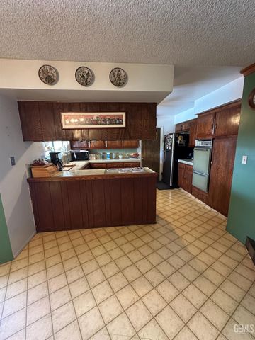 4425 Charter Oaks, Bakersfield, CA 93309