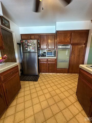 4425 Charter Oaks, Bakersfield, CA 93309