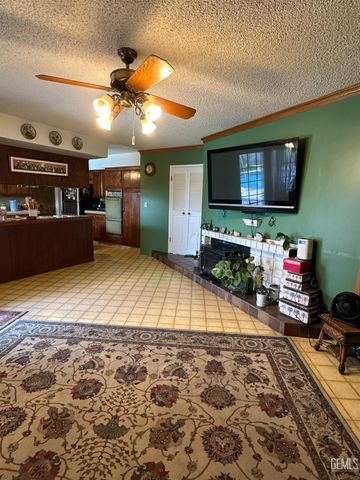 4425 Charter Oaks, Bakersfield, CA 93309